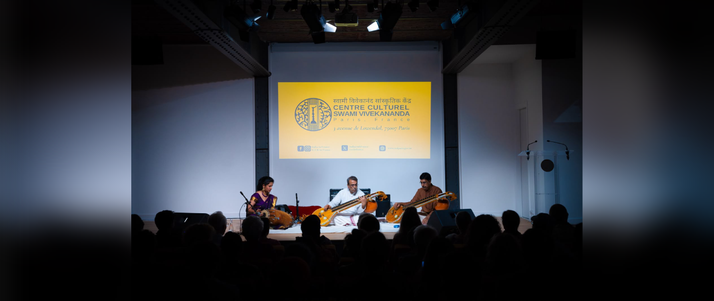 SVCC, Paris hosted a captivating evening of Carnatic classical music featuring Vidwan D. Balakrishna on the Veena, accompanied by Srinivasa Prasanna and Deepika Sreenivasan