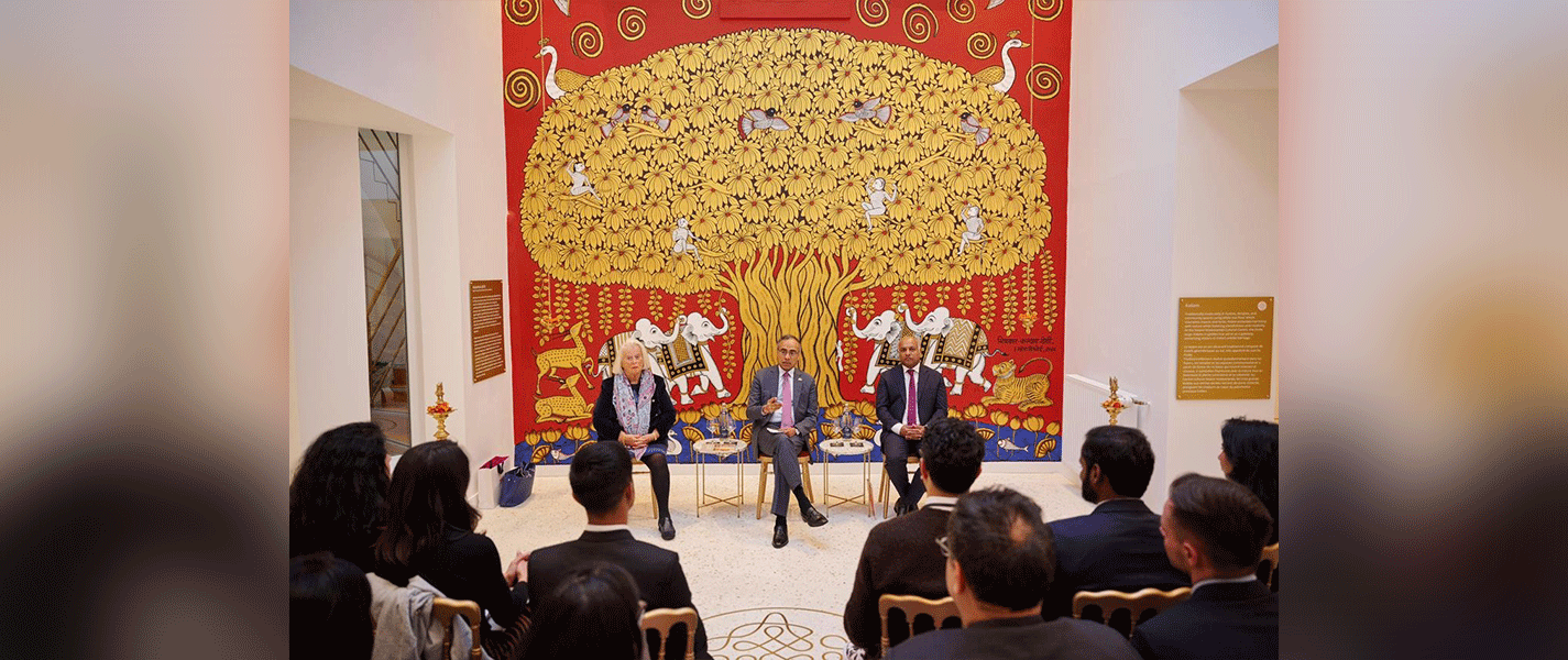Ambassador Sanjeev Singla met 20 young French and India talents from CCIFI’s Young Talents Program at Swami Vivekananda Cultural Centre (SVCC), Paris.