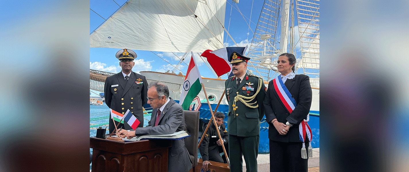Ambassador Sanjeev Singla visited the Indian Navy’s premier sail training ship, INS Sudarshini, during her participation in Escale à Sète in France.
